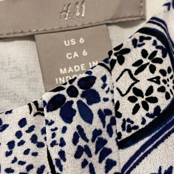 H&M Womens Size 6 Dress Blue White Bandanna Scarf Design Sleeveless Shift - Picture 2 of 5